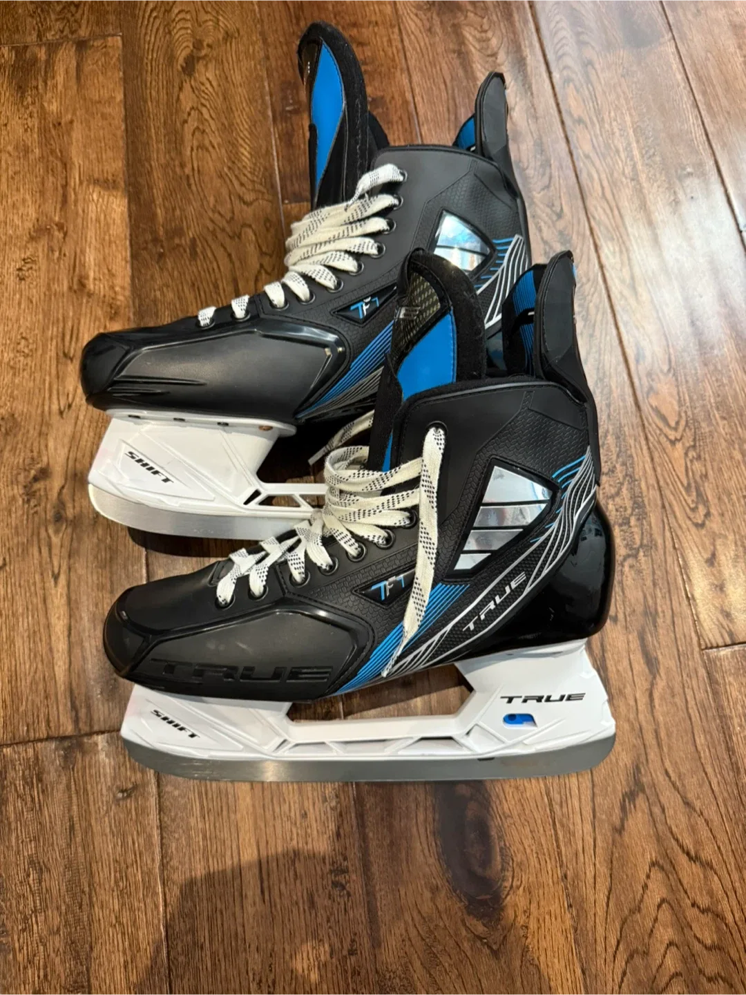 TRUE Hockey Skates