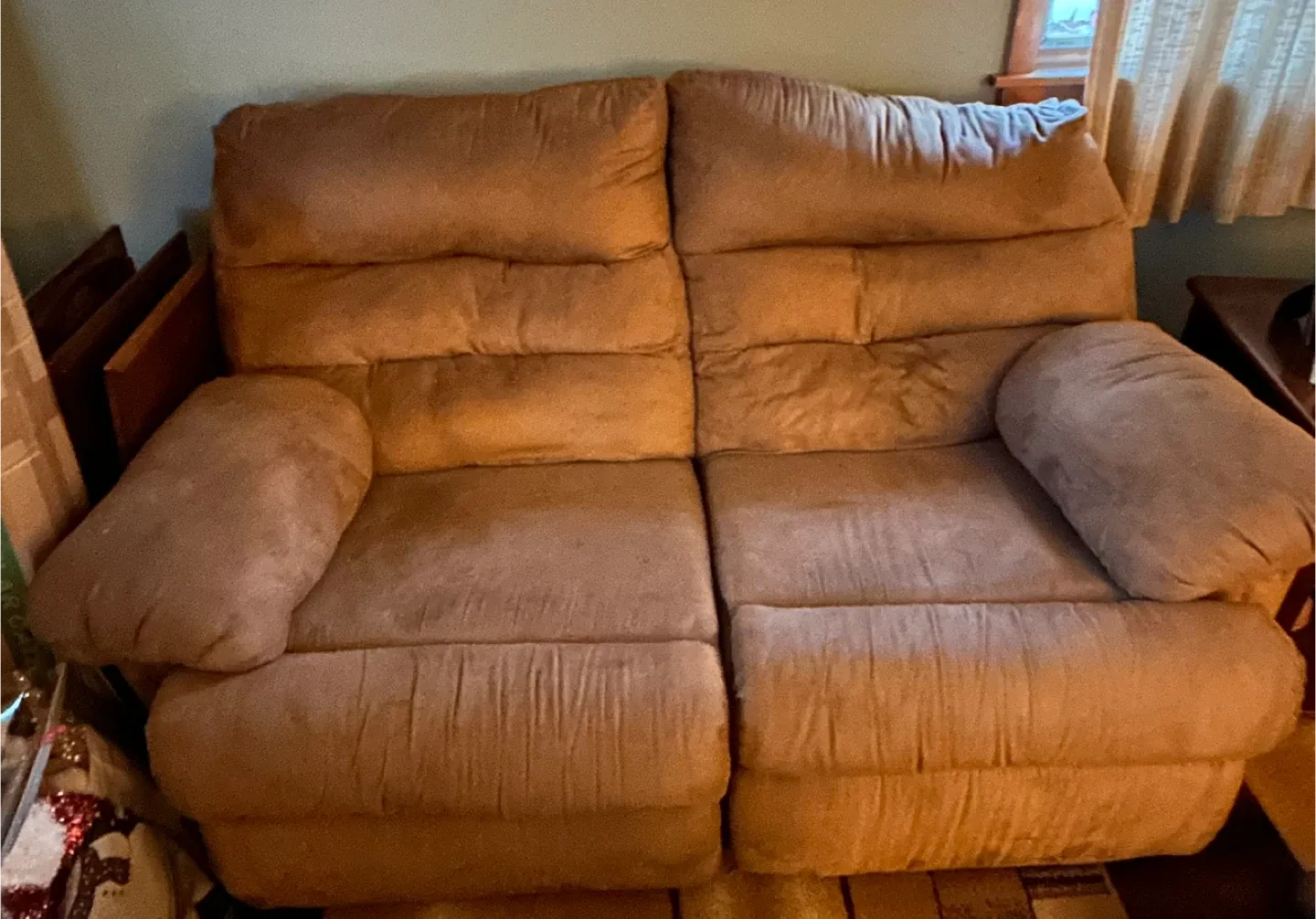 A couch and a sofa recliner set image indicator(4)