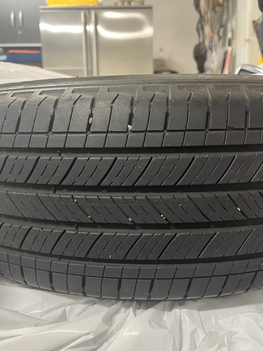 Four Michelin 225/60R18 Tires image indicator(2)