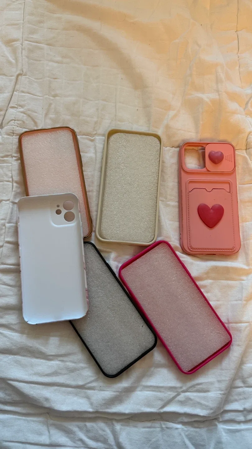 New iPhone 12 Cases image indicator(2)