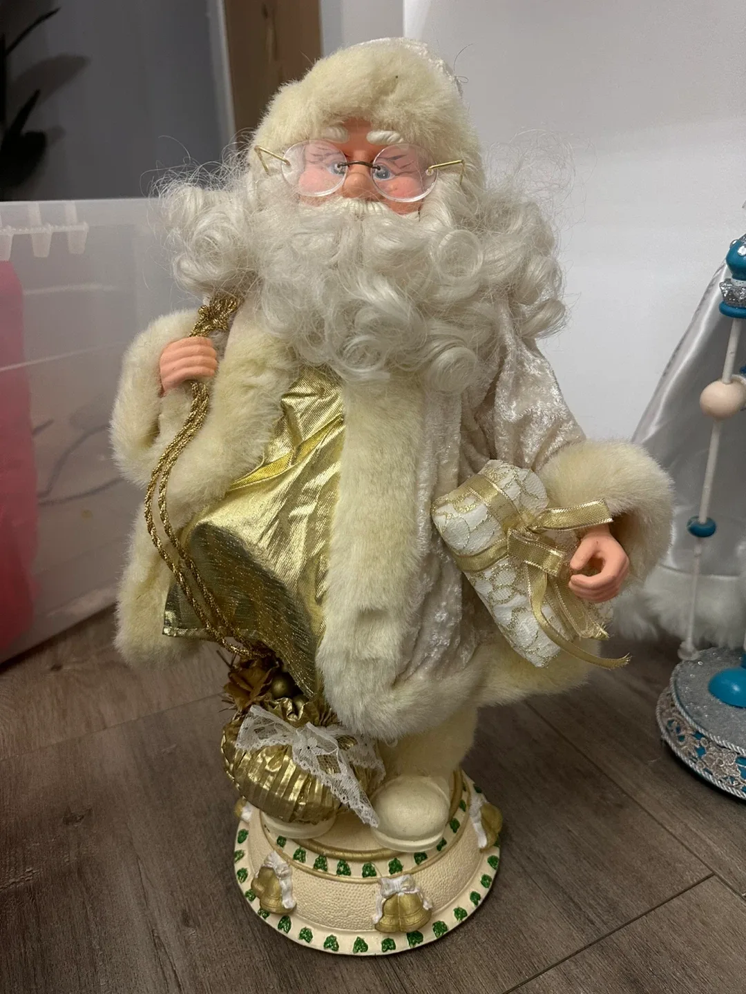 Decorative Santa Claus Figurine image indicator(2)