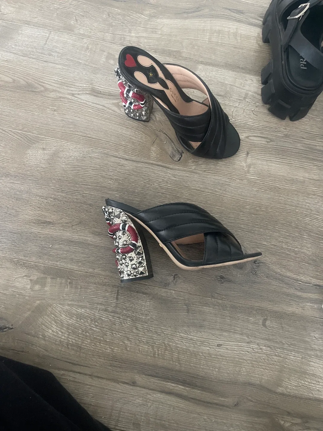 Gucci Black Leather Mules Size 39 image indicator(2)