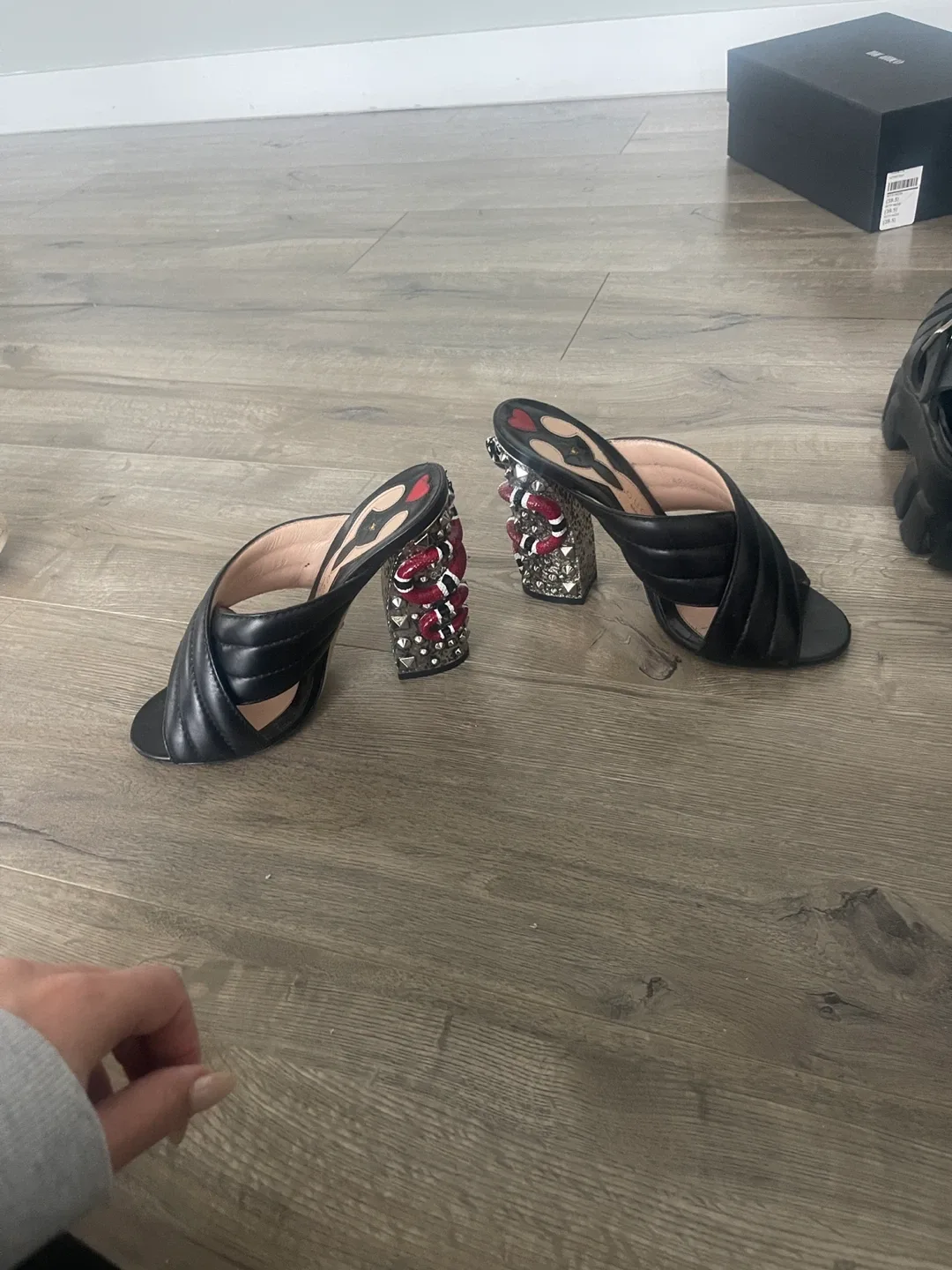 Gucci Black Leather Mules Size 39 image indicator(3)