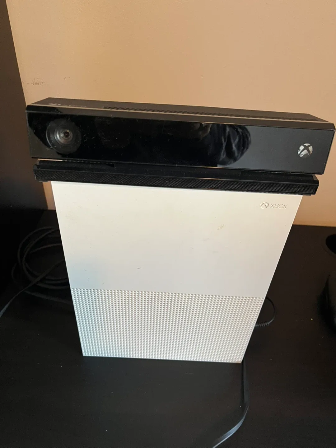 Xbox One S White All Digital Edition Console image indicator(9)