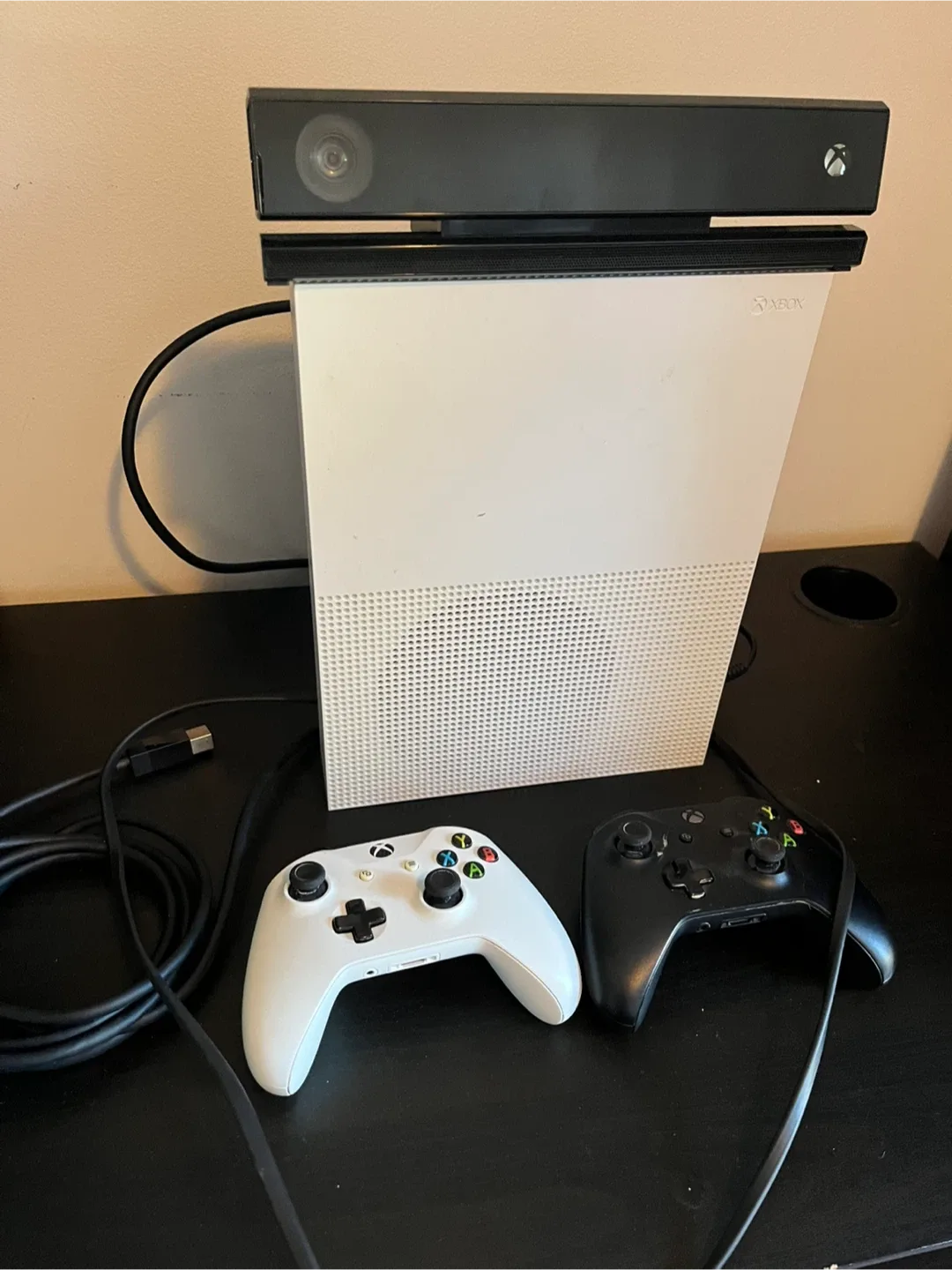 Xbox One S White All Digital Edition Console image indicator(10)