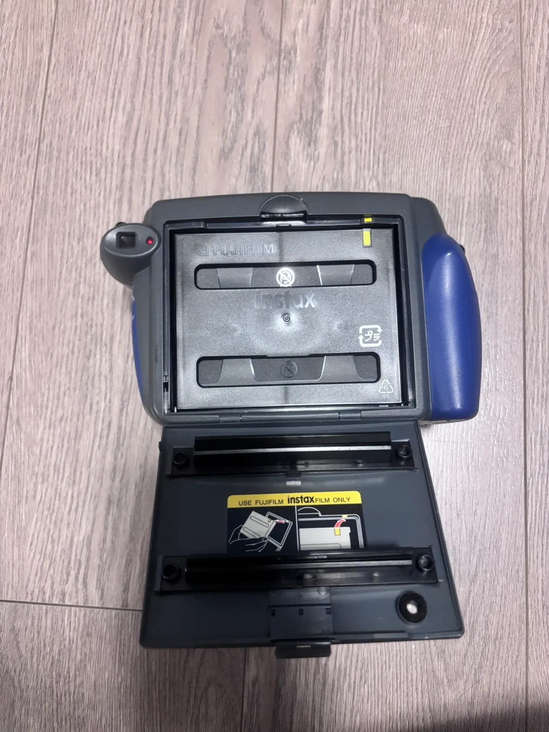 Fujifilm Instax 200 Instant Camera image indicator(3)