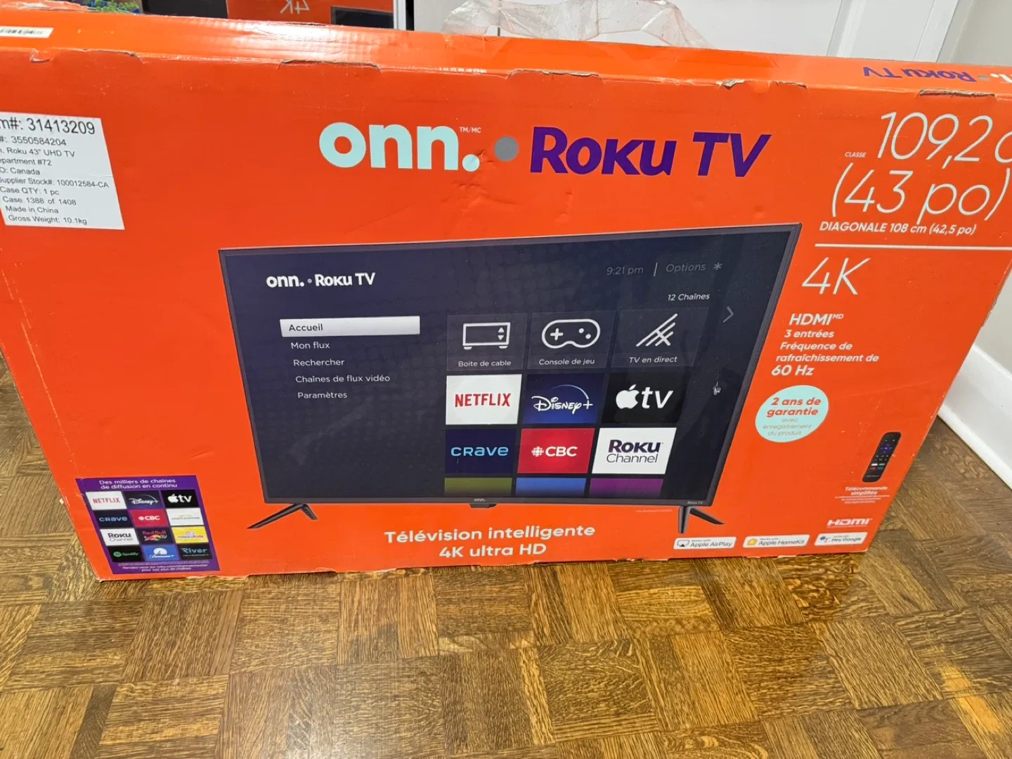 TV 43" 4K UHD Smart TV - with box and wall mount