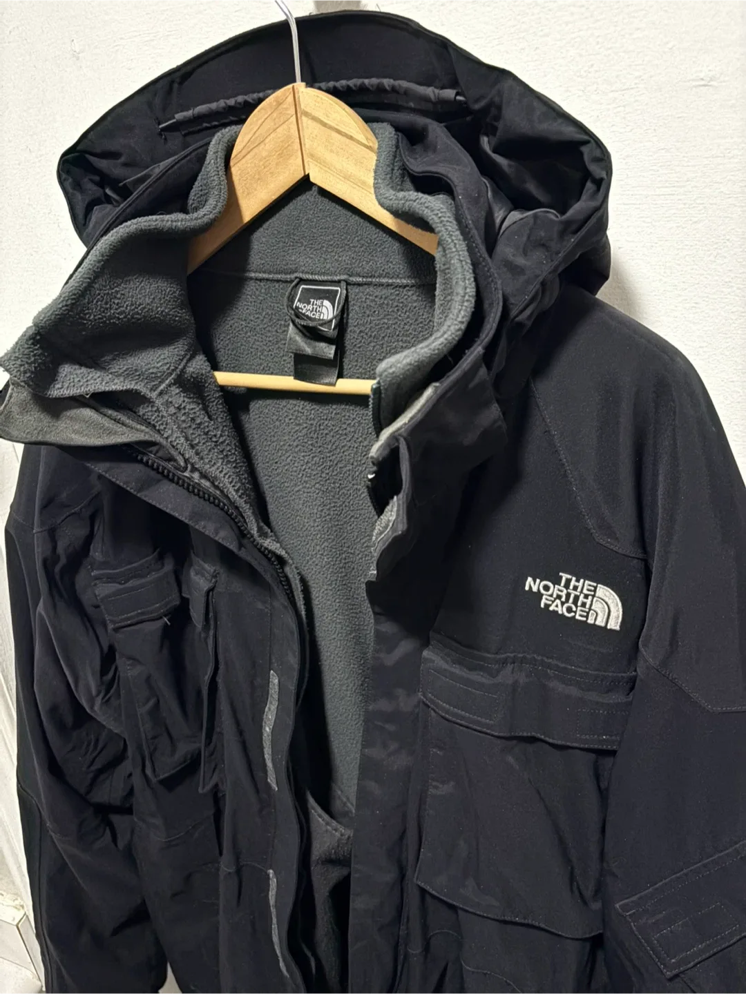 The North Face TNF 2 in 1 hyvent winter jacket L image indicator(5)