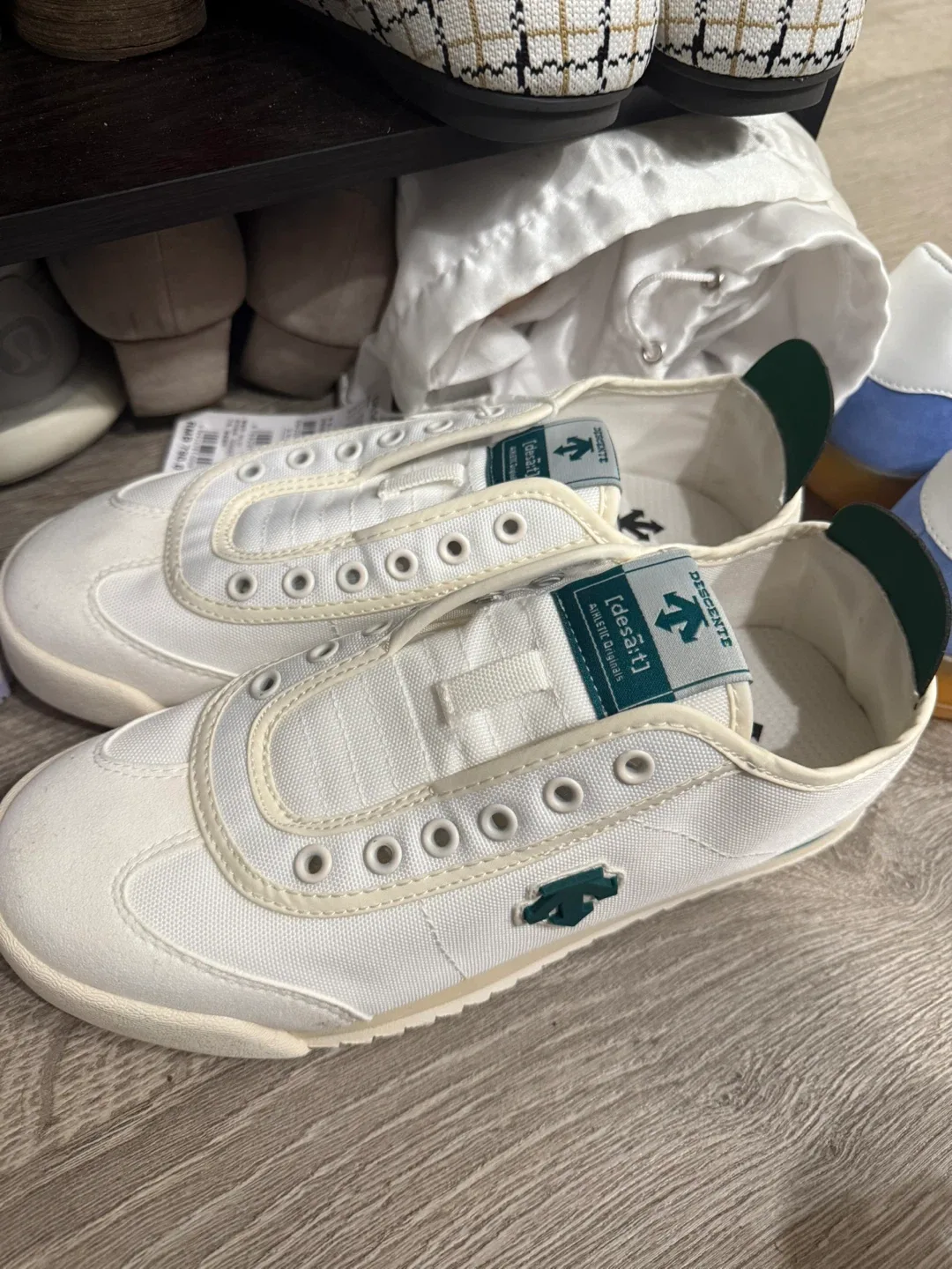 BNWT Descente Chron Tempo White Sneakers