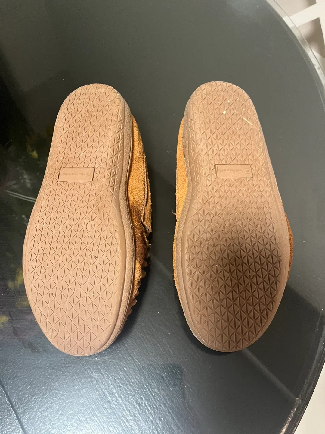 Outerwear Brown Suede Moccasin Slippers Size 6 image indicator(2)