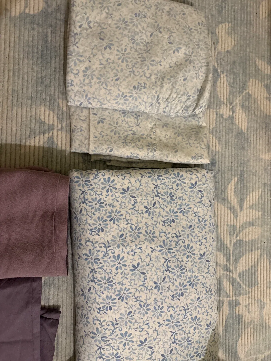 Double size microfibre bed sheets & pillow cases image indicator(2)