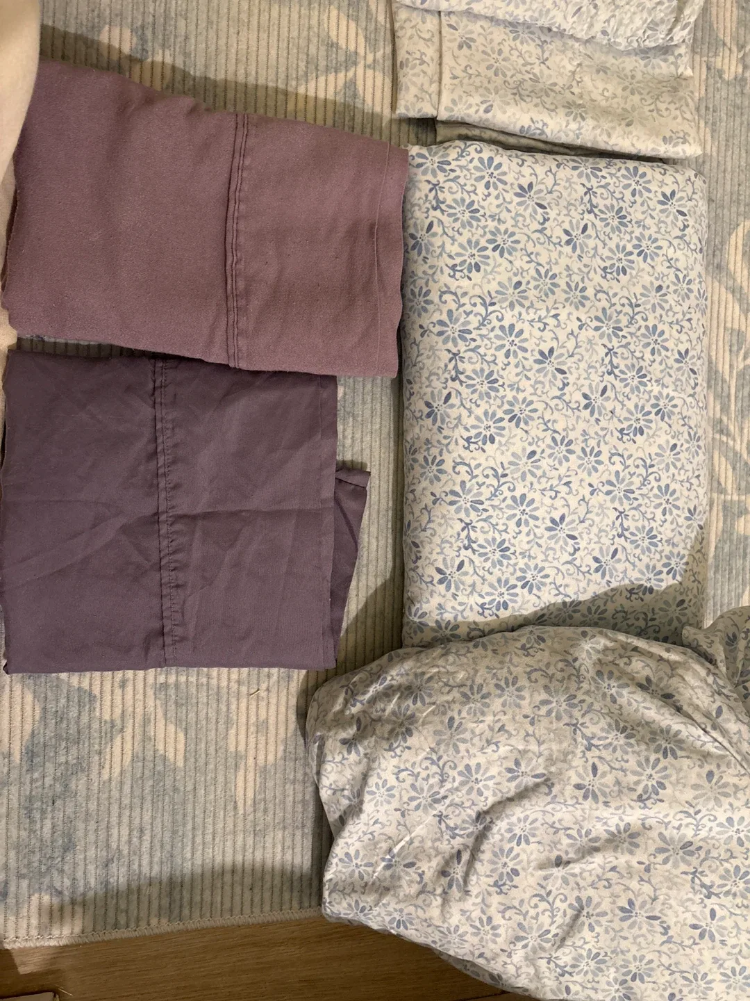 Double size microfibre bed sheets & pillow cases image indicator(3)