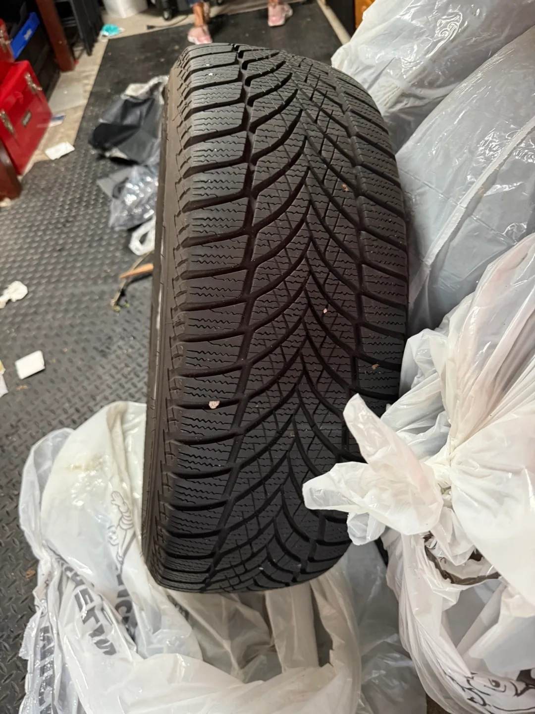 Goodyear Winter Tires on Audi Rim 235/55R19 image indicator(2)