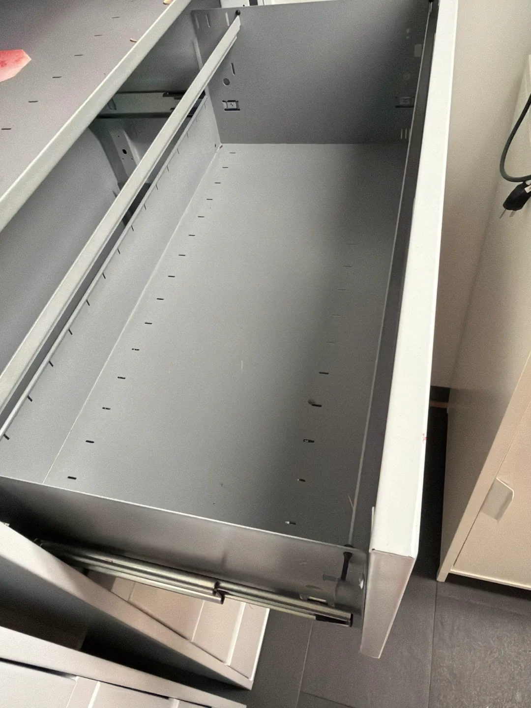 2 Free large White Filing Cabinet metal image indicator(3)