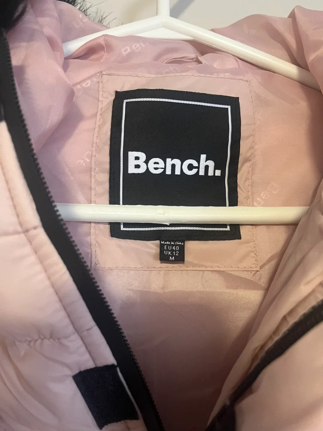 Bench Puffer Jacket - Size M image indicator(2)