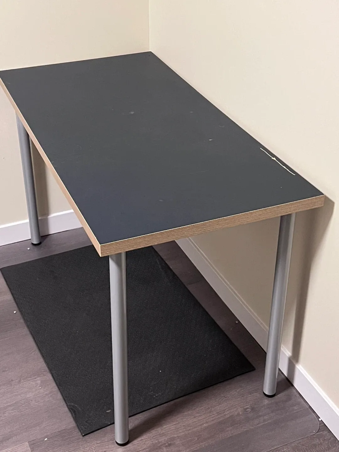 Black Desk with Silver Legs image indicator(3)