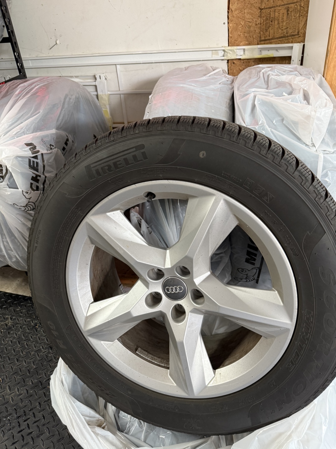 Pirelli Winter 210 Sottozero Serie II Tire on Audi Rim - photo 2