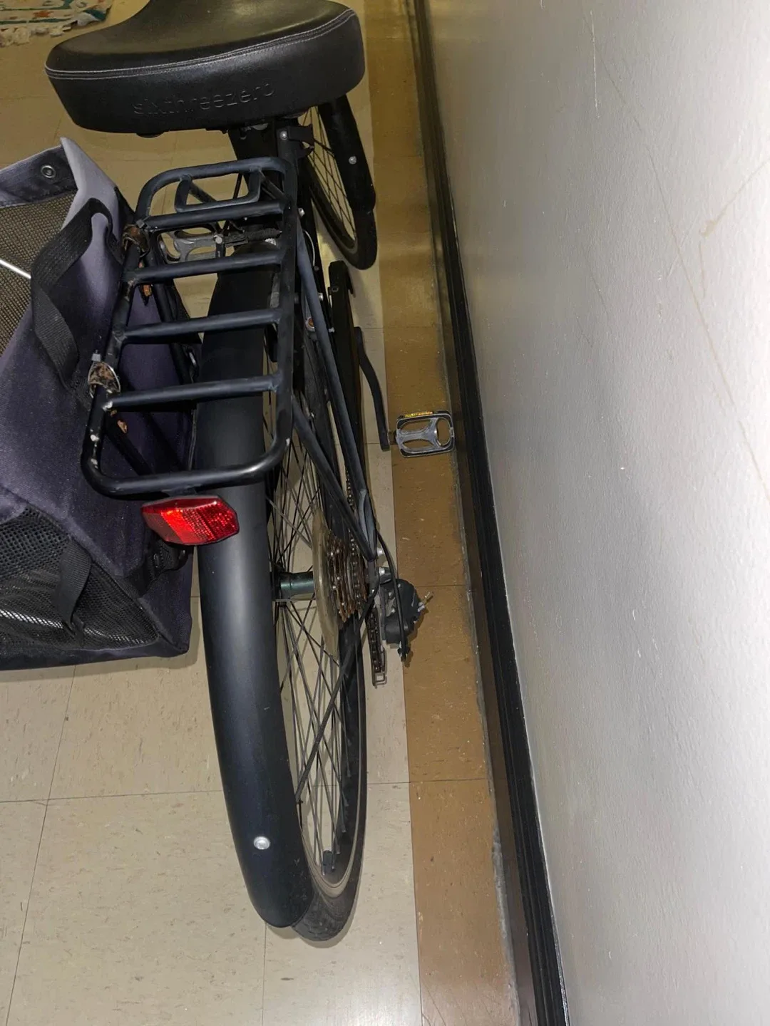 26" 7 Speed Steel Frame Retro Commute Bike image indicator(3)