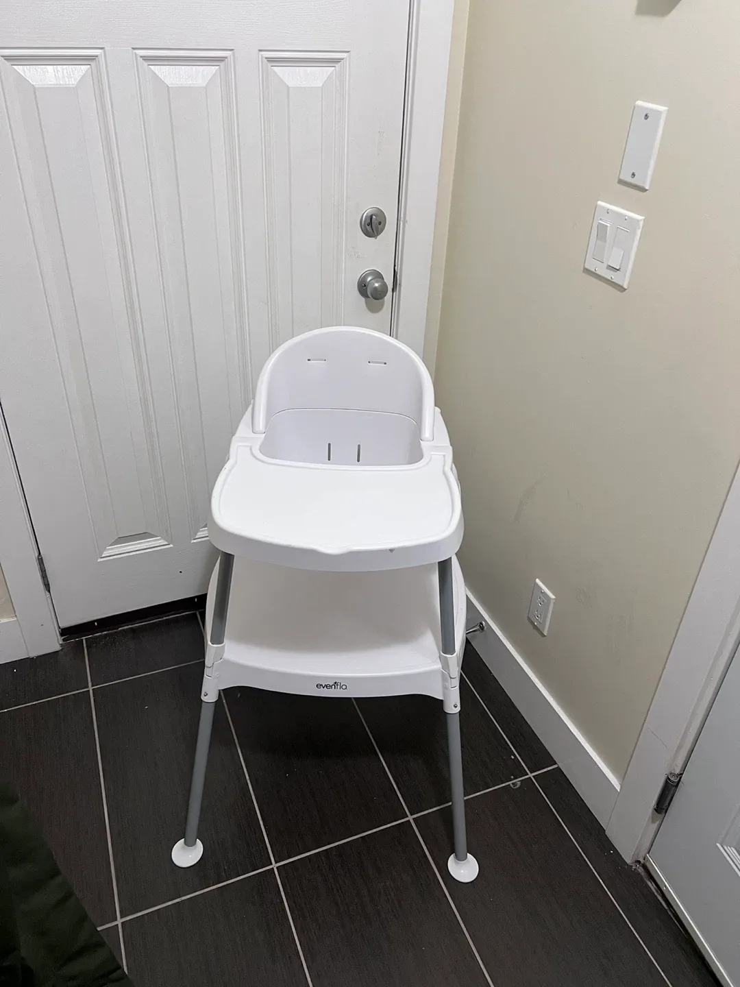 Evenflo 4-in-1 Eat & Grow Convertible High Chair image indicator(2)
