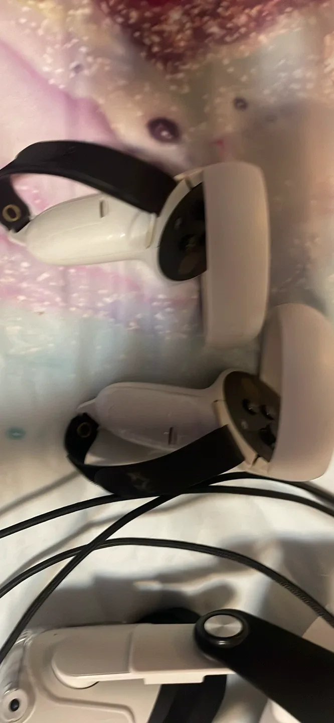 Meta Quest 2 VR Headset(price negotiable) image indicator(2)