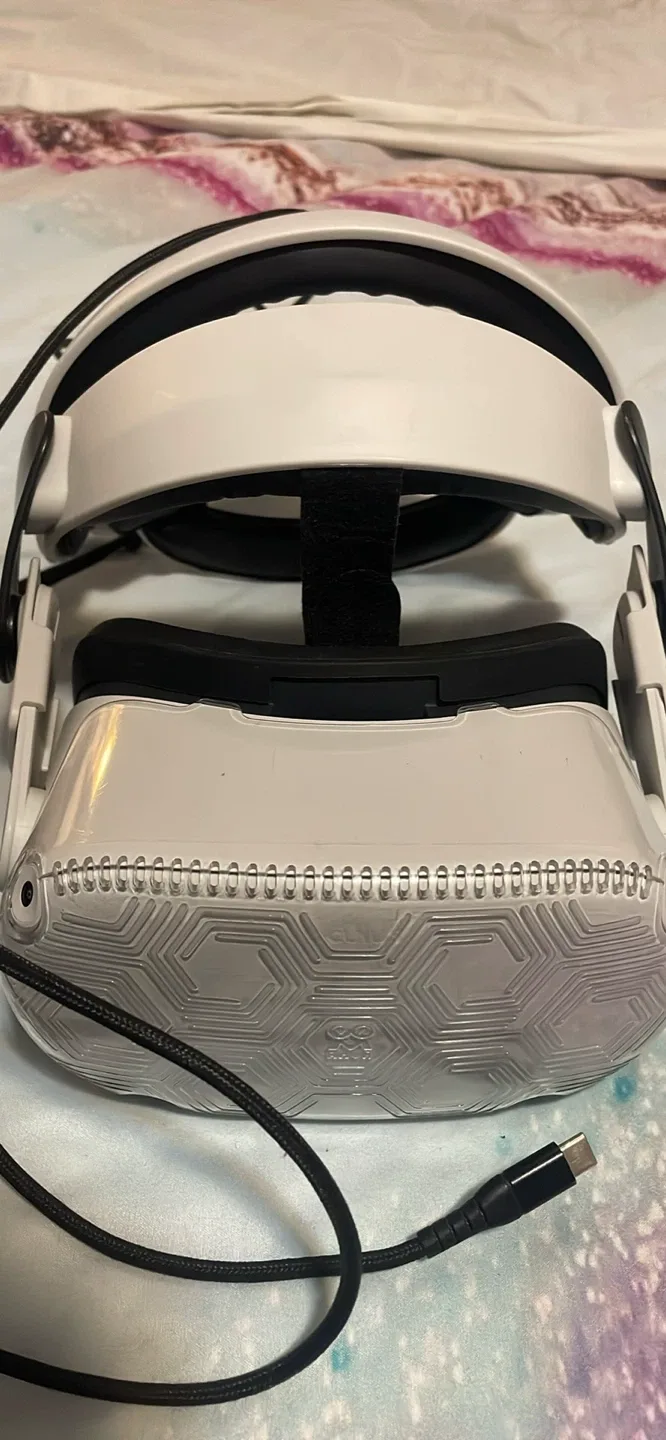 Meta Quest 2 VR Headset(price negotiable) image indicator(3)