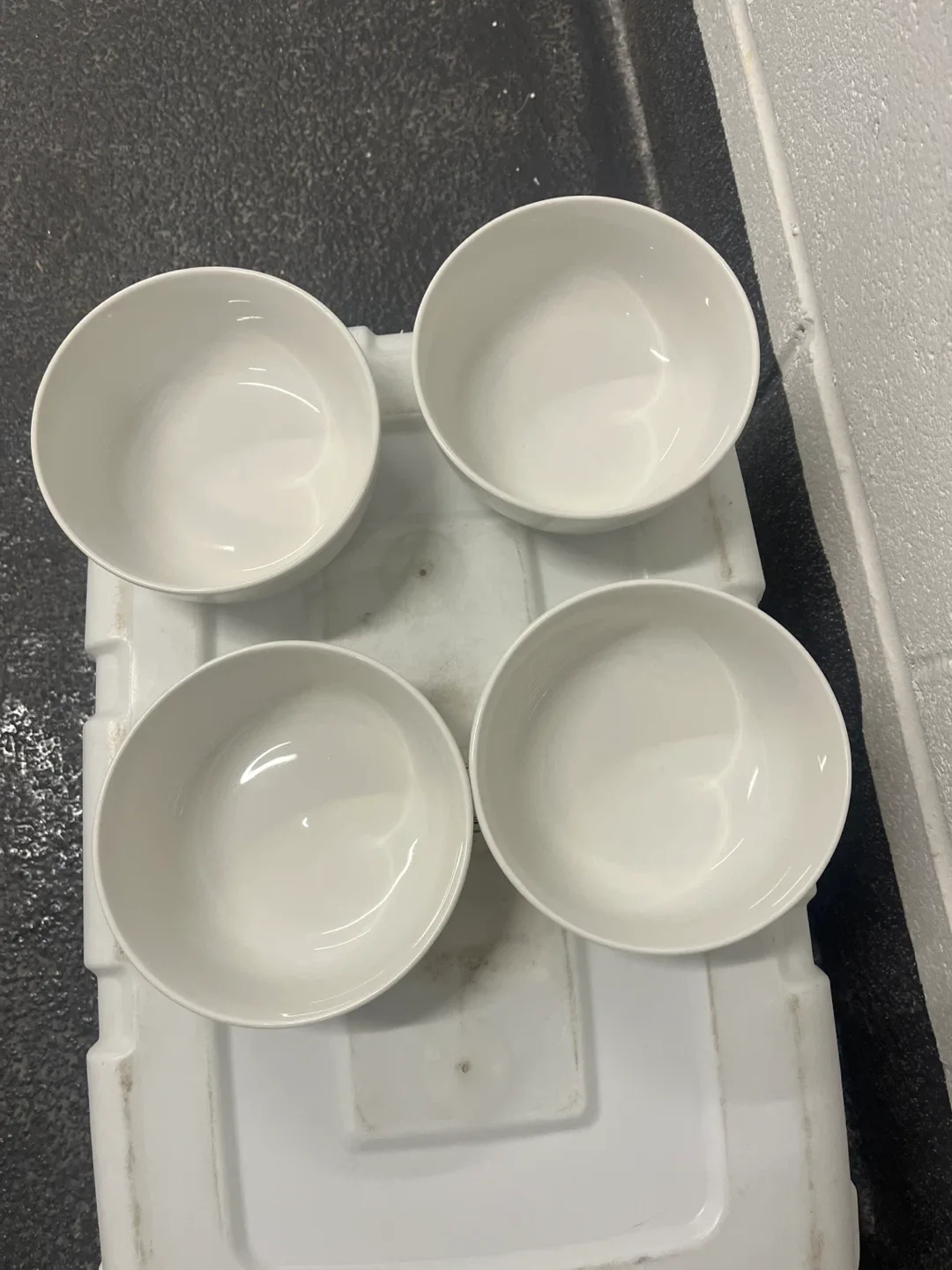 4 White Porcelain Bowls image indicator(2)