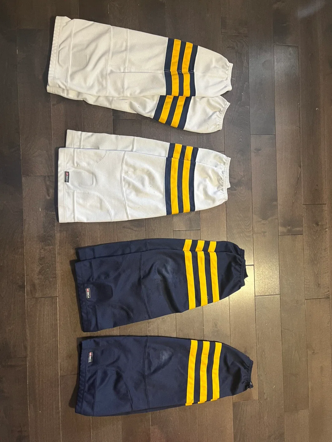 Whitby Wildcats Hockey Socks - Navy & White