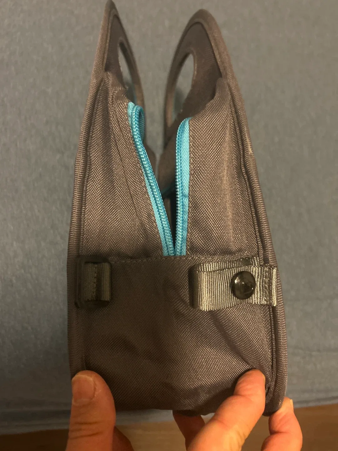 Built NY Gray & Blue Lunch Bag image indicator(3)