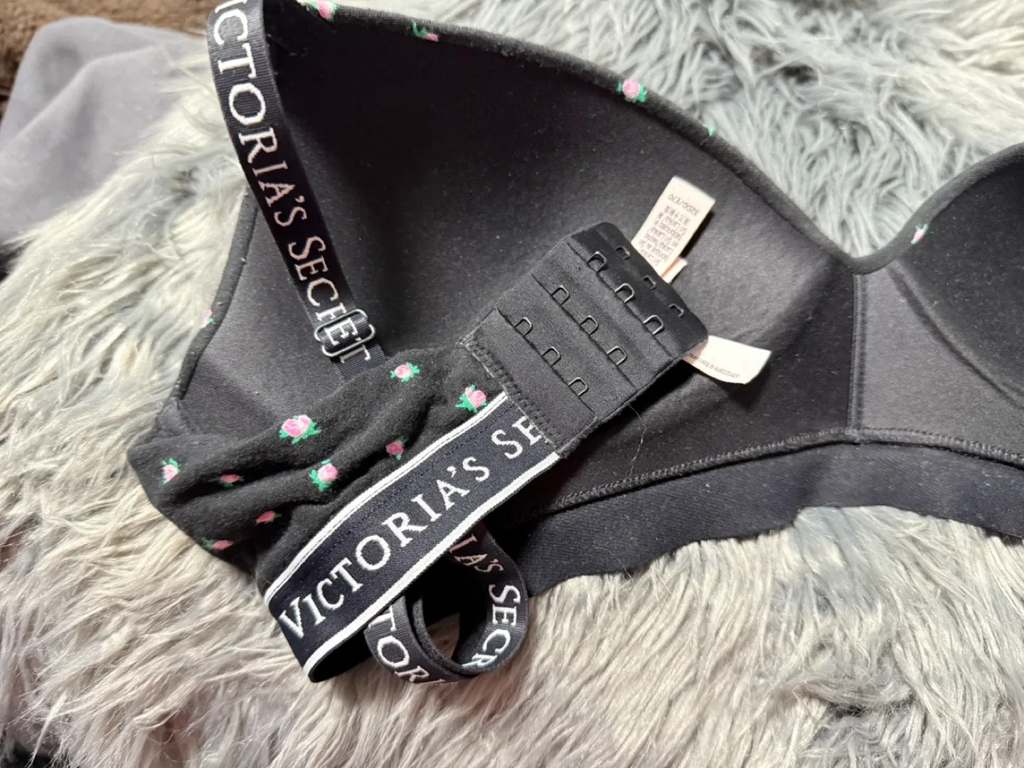 Victoria's Secret Bra - Size 32DD image indicator(5)