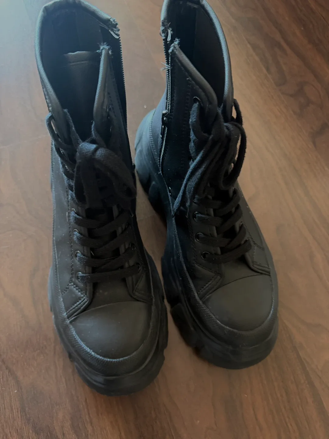 Black Platform Boots image indicator(2)