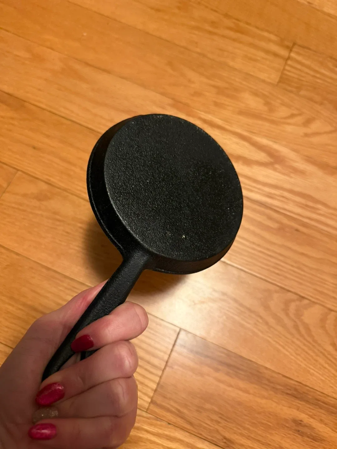 Small Cast Iron Skillet image indicator(3)