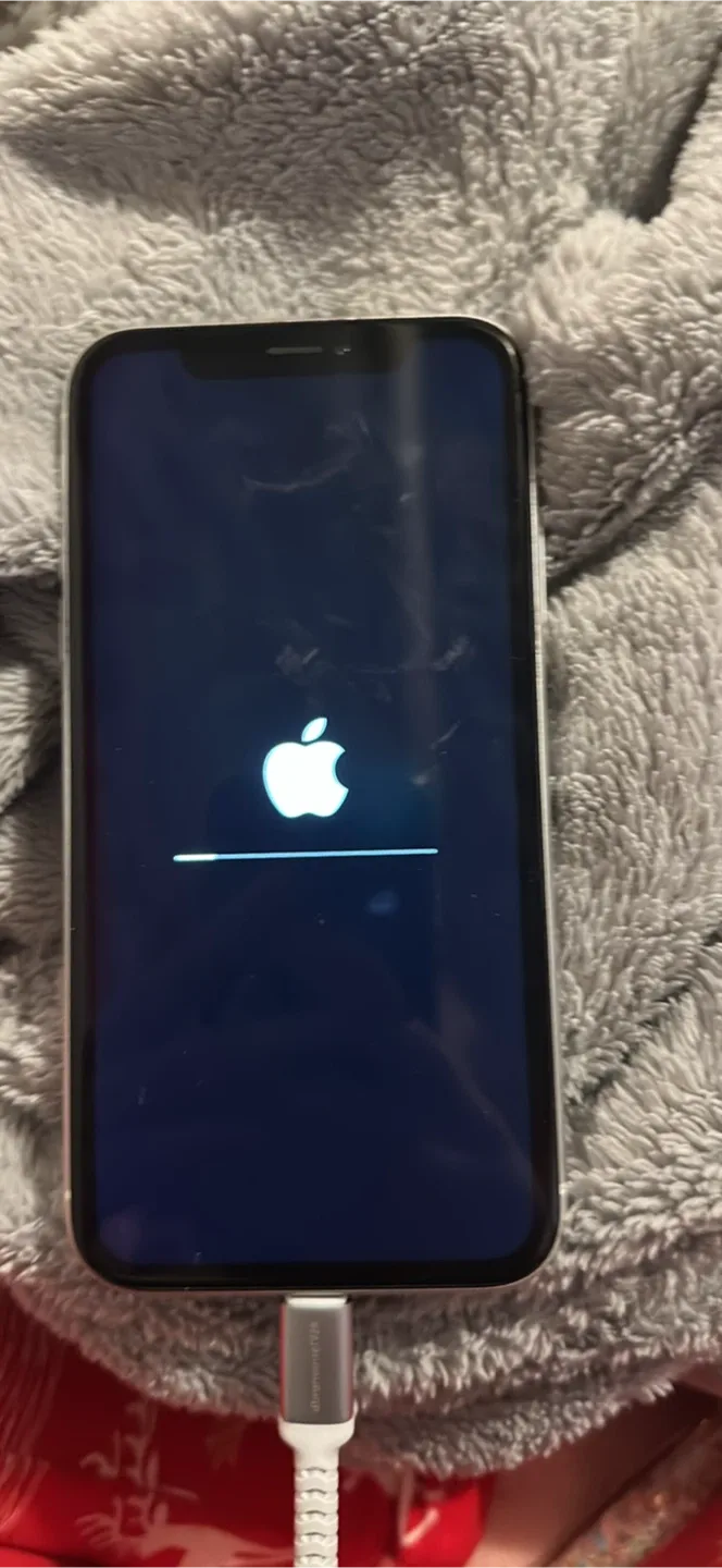 Apple iPhone XR - White