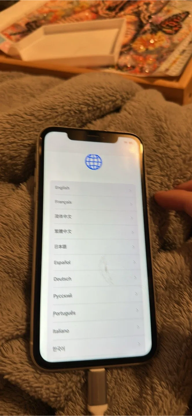 Apple iPhone XR - White image indicator(3)