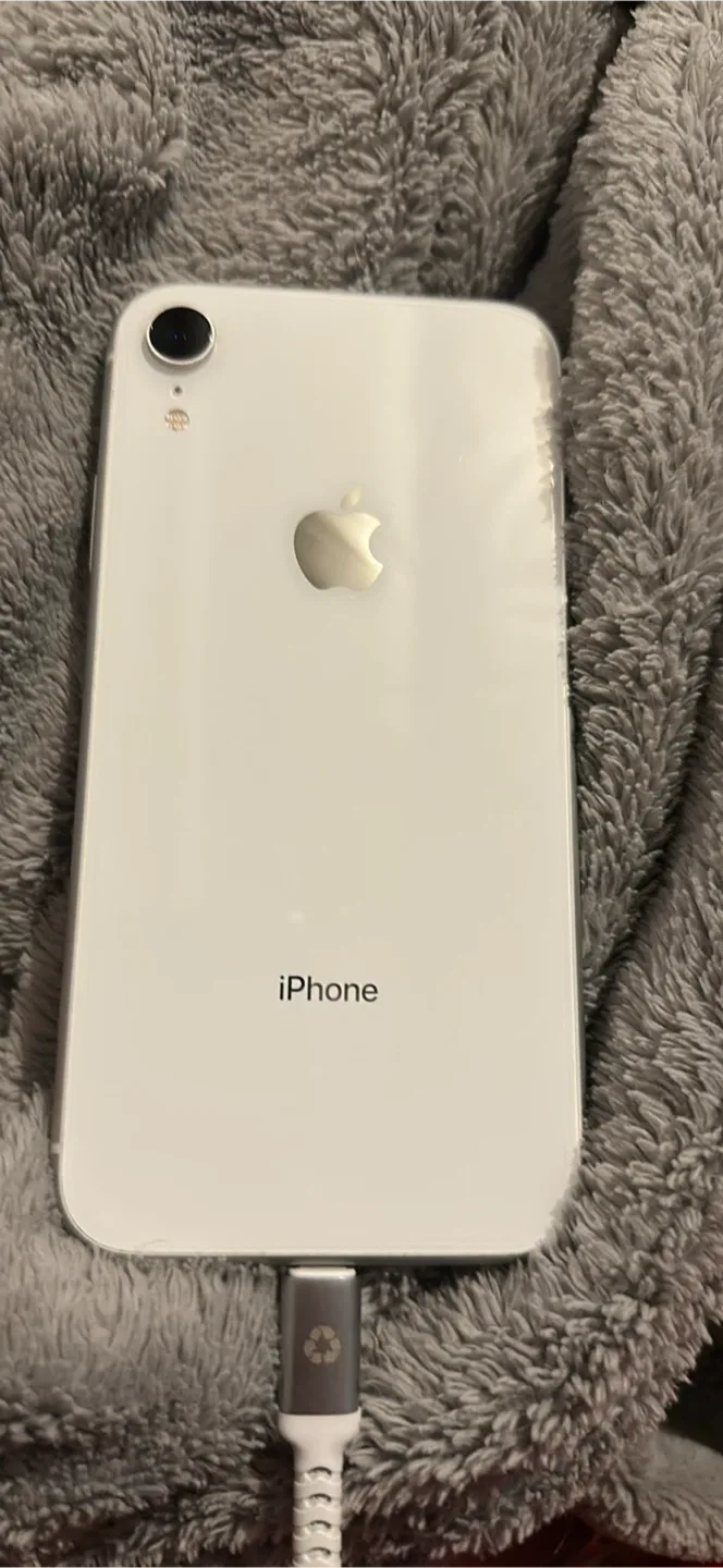 Apple iPhone XR - White image indicator(2)