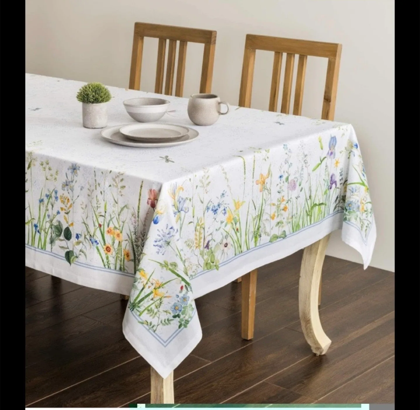 Sealed! Maison d'Hermine Tablecloth - 54" x 54" image indicator(2)