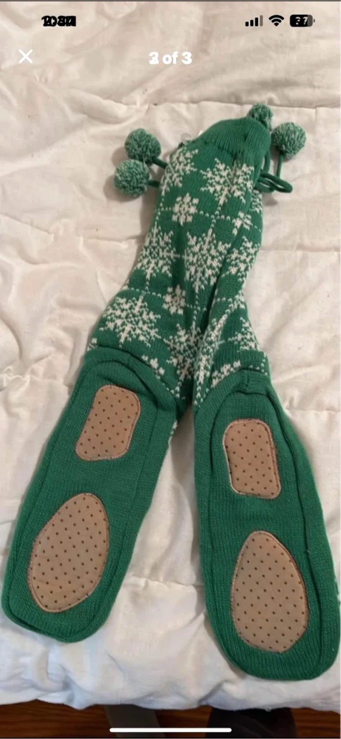 Old Navy Green Snowflake Slipper Socks - Size L