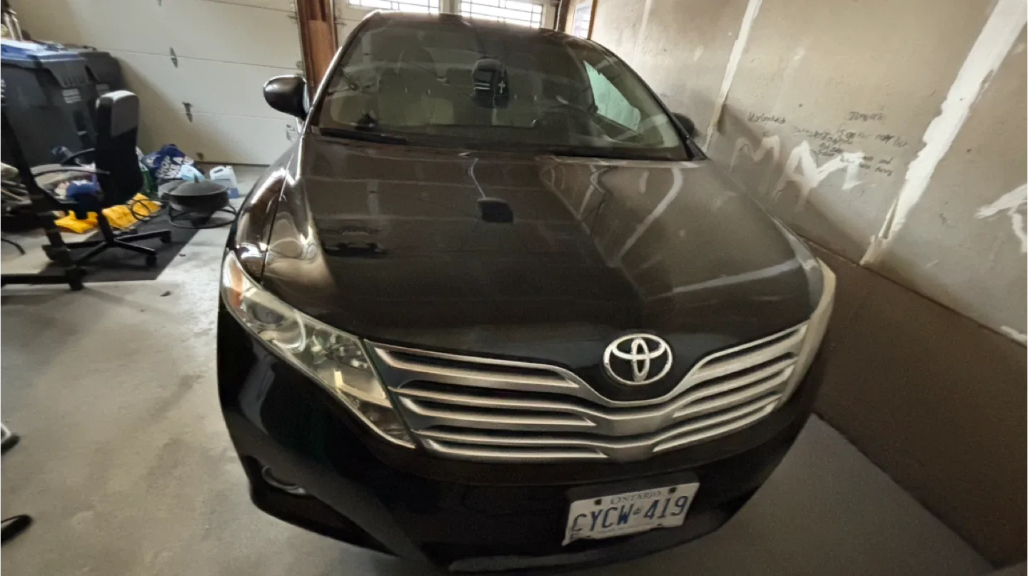 Toyota Venza - Black SUV