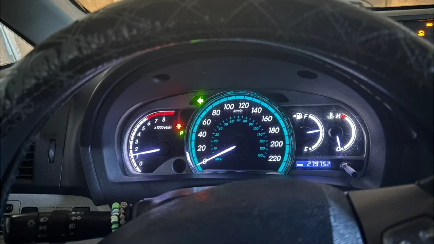 Toyota Venza - Black SUV image indicator(7)