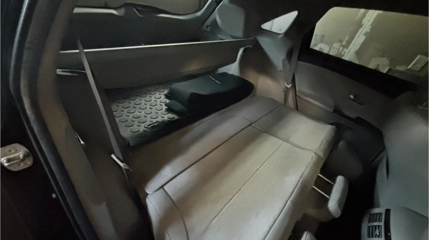 Toyota Venza - Black SUV image indicator(10)