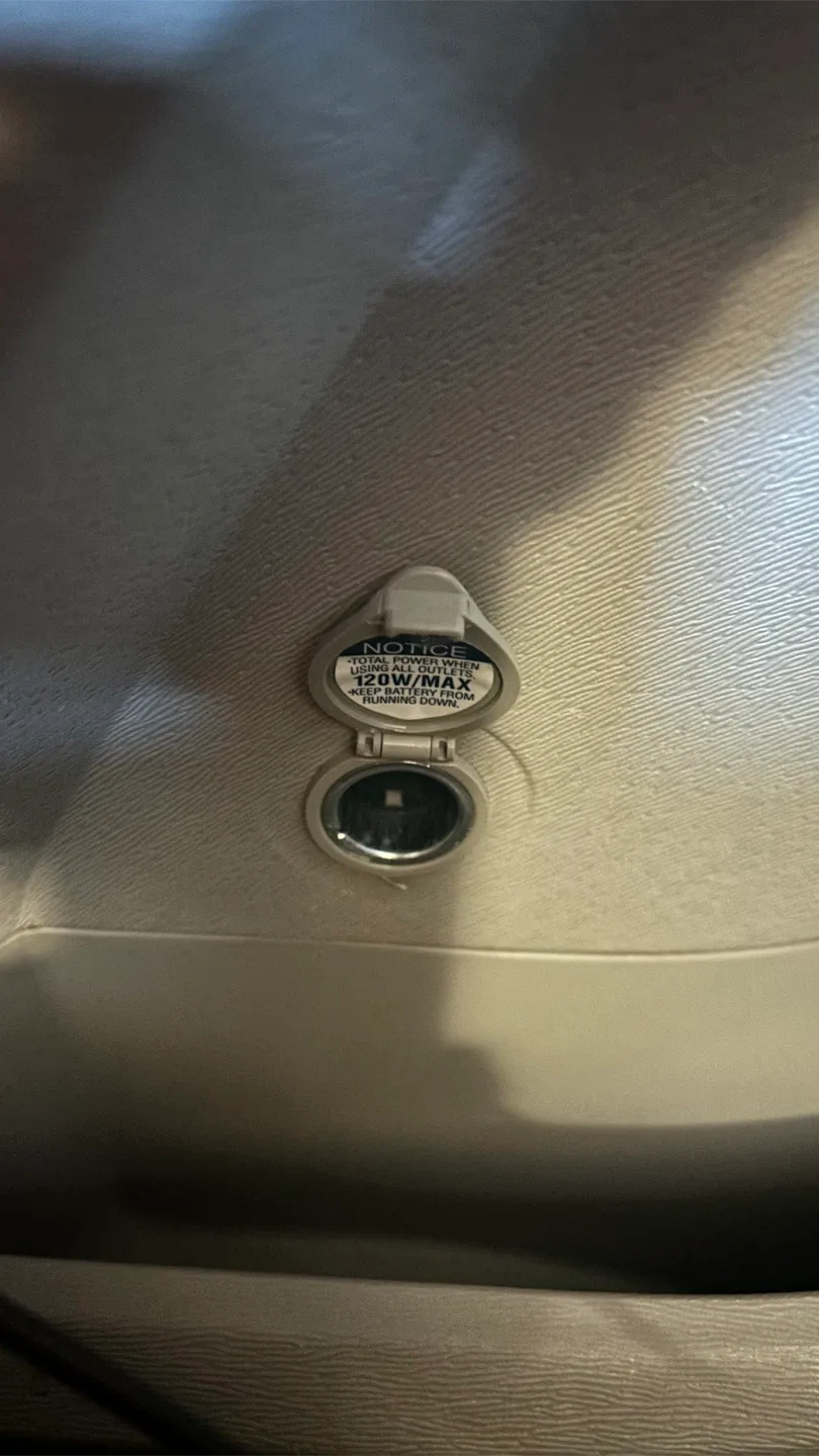 Toyota Venza - Black SUV image indicator(9)