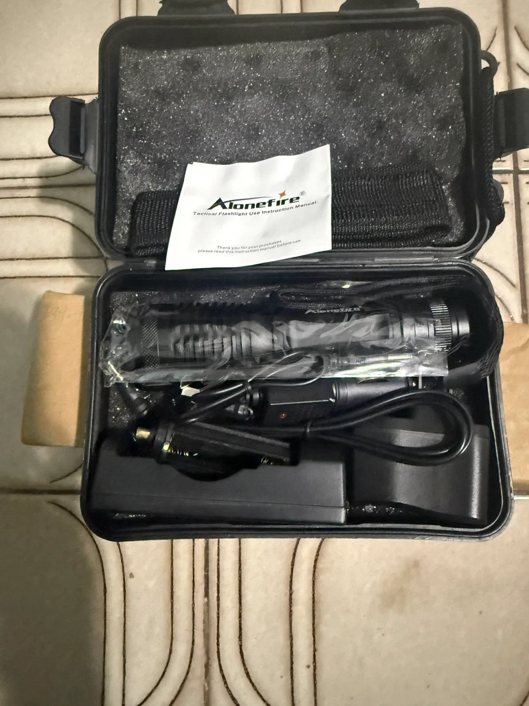 Alonefire Tactical Flashlight with Case image indicator(2)