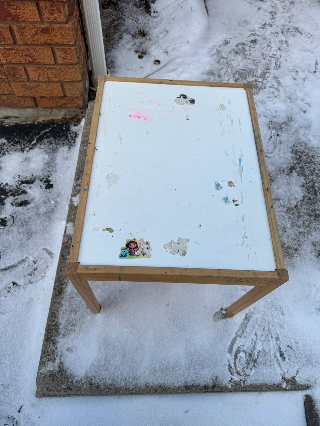 Kids' Art Table - photo 2