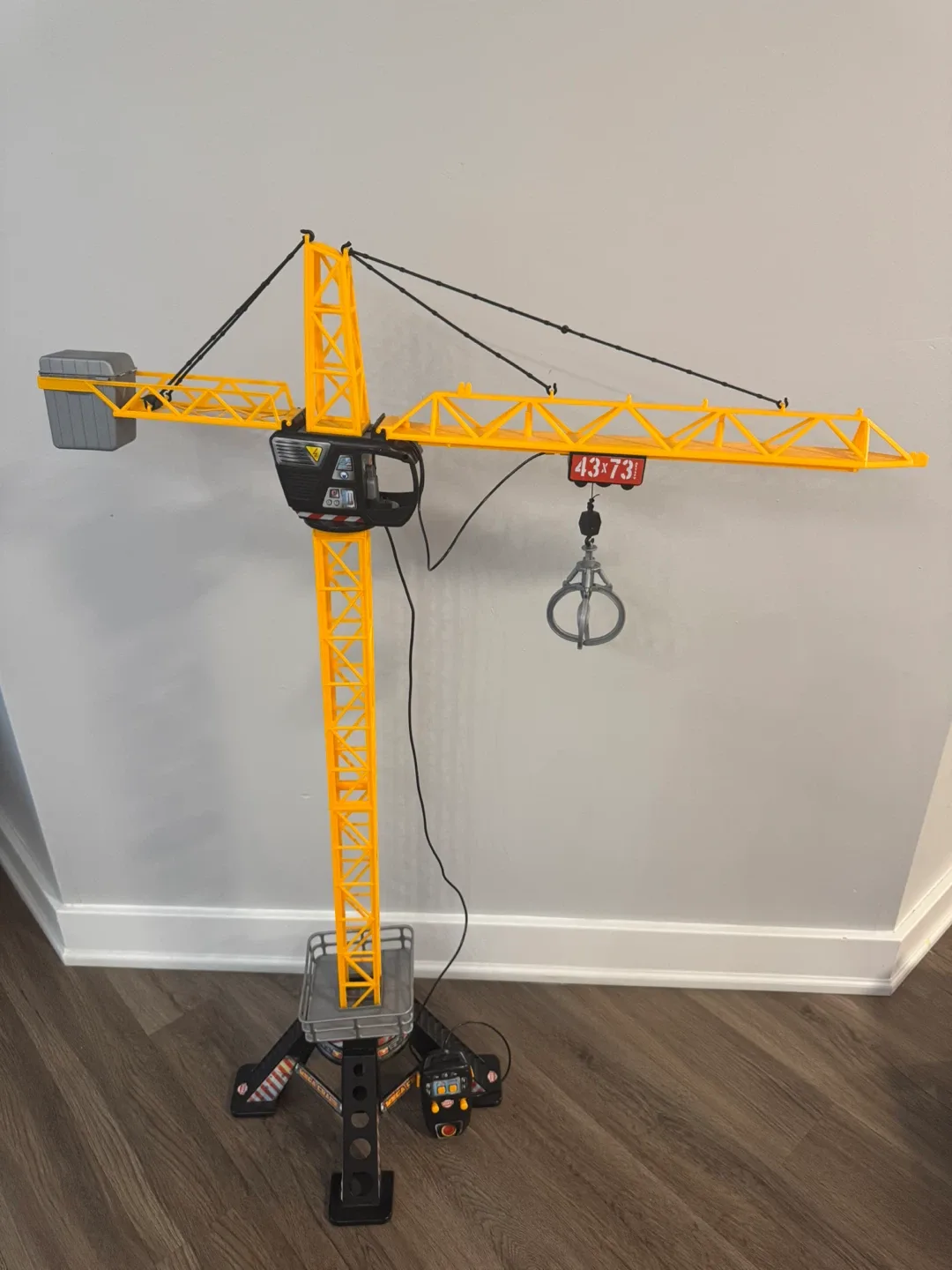 Dickie Toys Construction Motorized Mega Crane Toy 48-In image indicator(2)