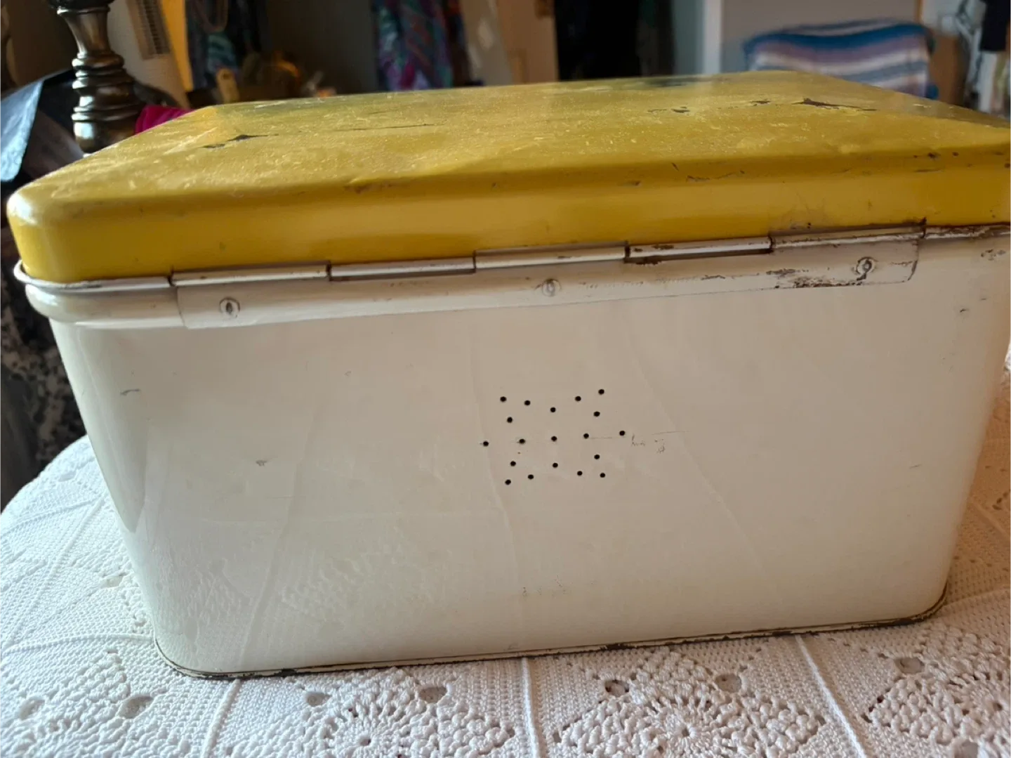 Decoware Metal Bread Box image indicator(2)