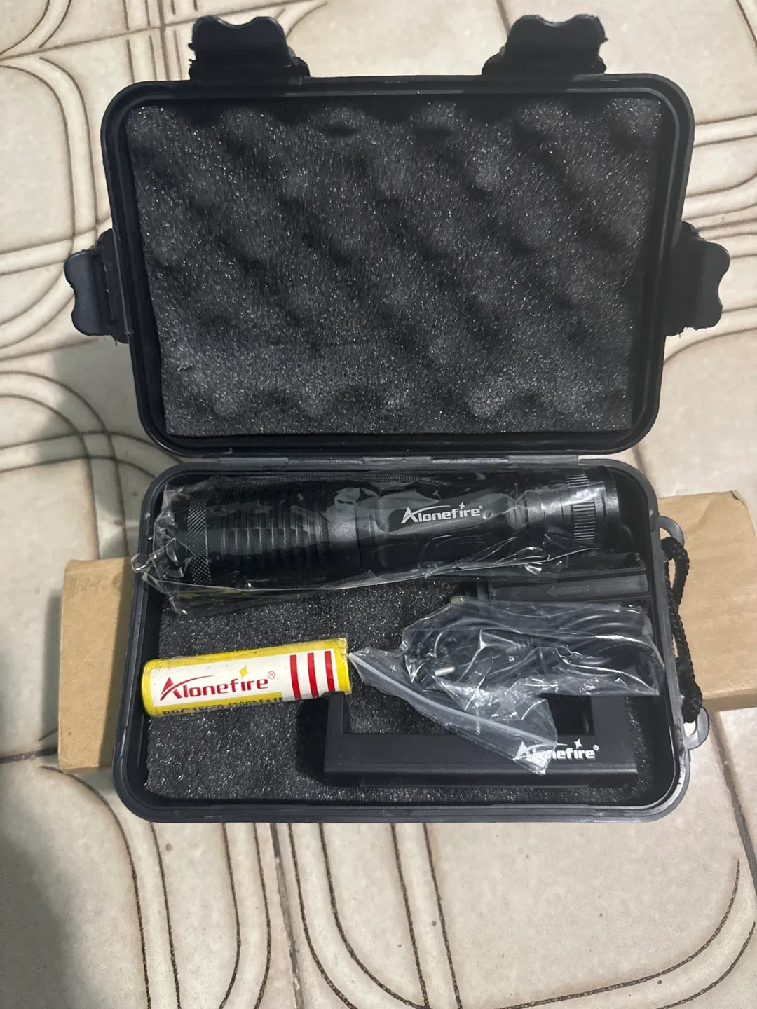 Alonefire Professional Lighting Flashlight
