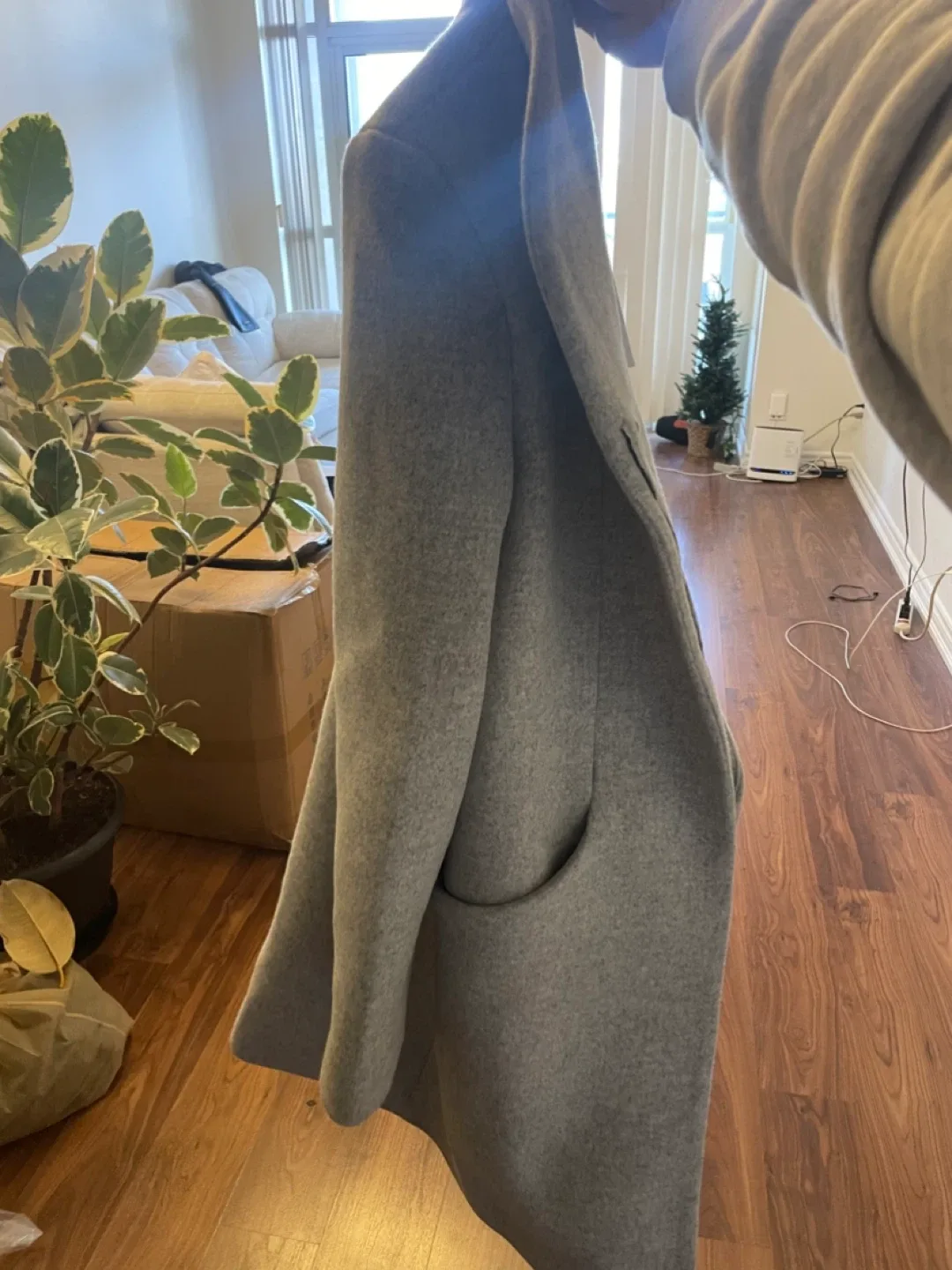 Aritzia The Cocoon Coat - Heather Light Grey - Size M image indicator(3)