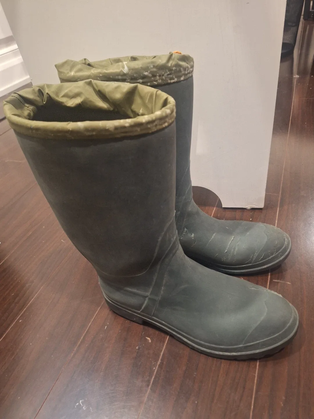 Size 10 Green Rubber safety Boots#clesnout