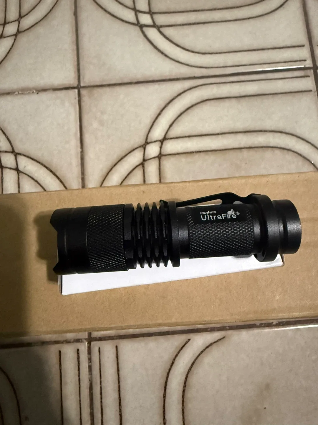UltraFire Mini  CREE Q5  LED Flashlight image indicator(2)