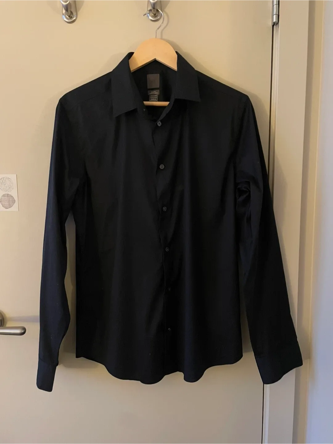 H&M Slim Fit Black Button Down Shirt - Size M #Cleanout image indicator(2)