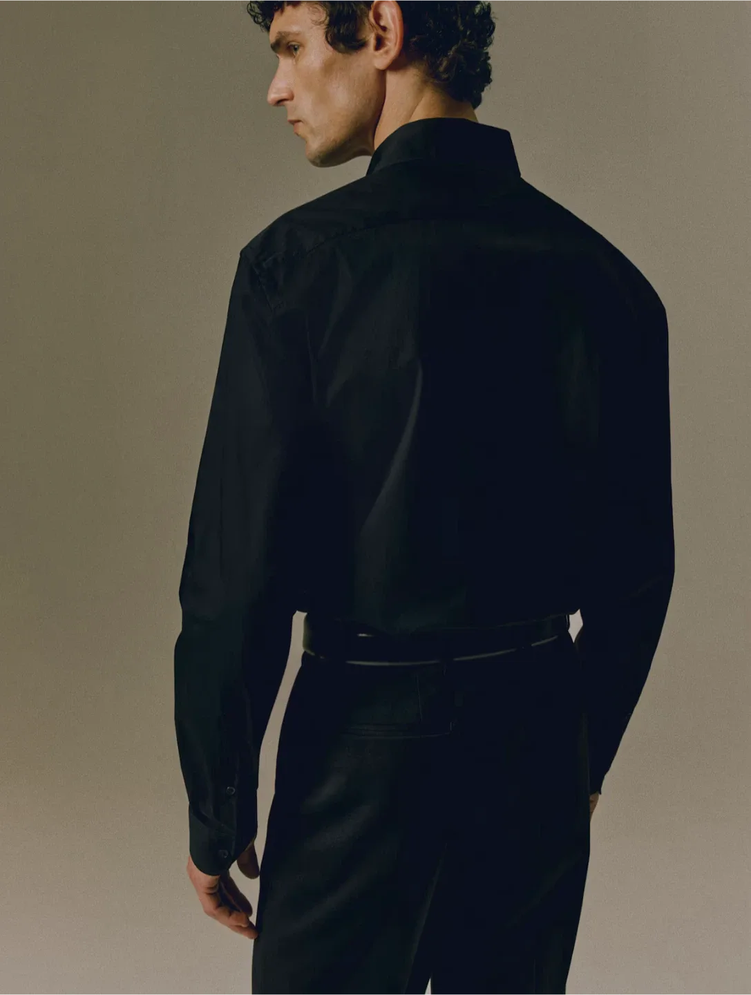 H&M Slim Fit Black Button Down Shirt - Size M #Cleanout image indicator(6)